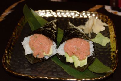 Tuna_handroll
